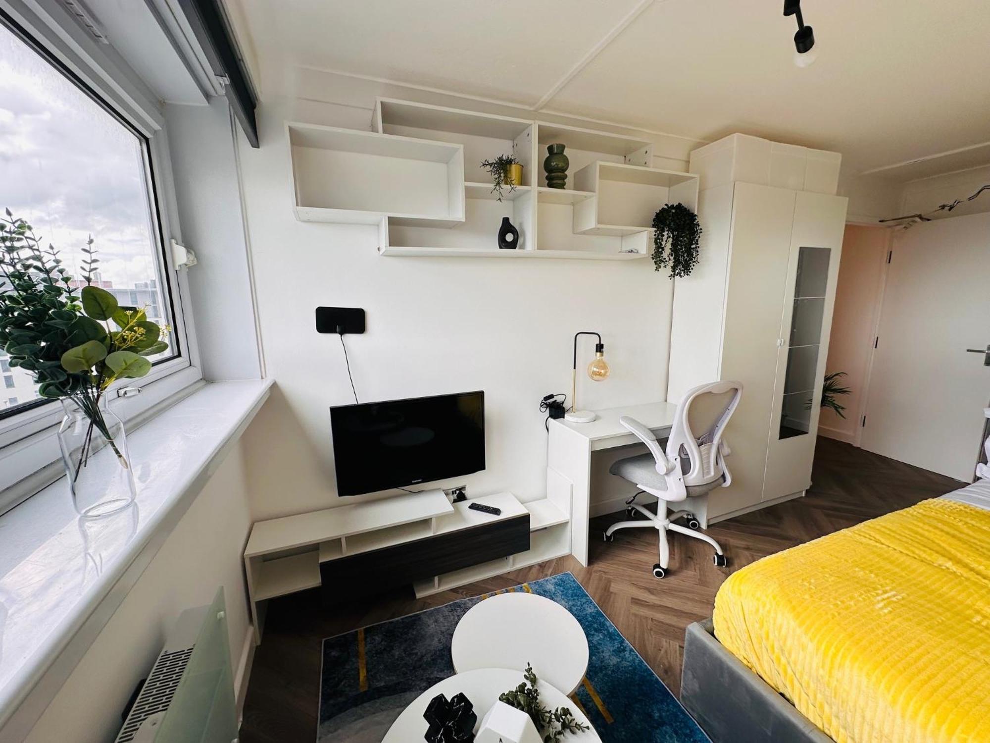 R1 - Private Room In Modern Shared Apartment, Each With Kitchenette, Central Birmingham Exterior photo
