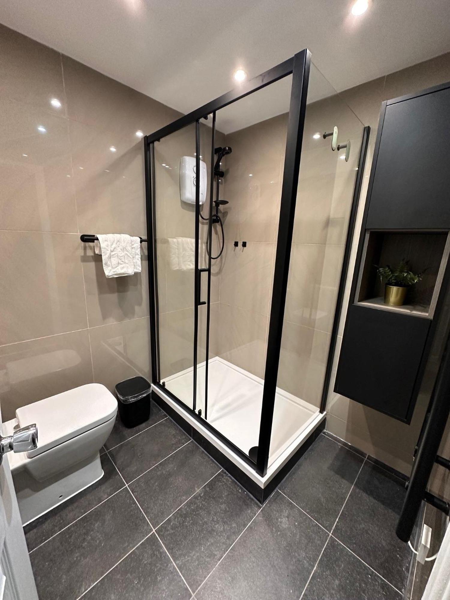 R1 - Private Room In Modern Shared Apartment, Each With Kitchenette, Central Birmingham Exterior photo